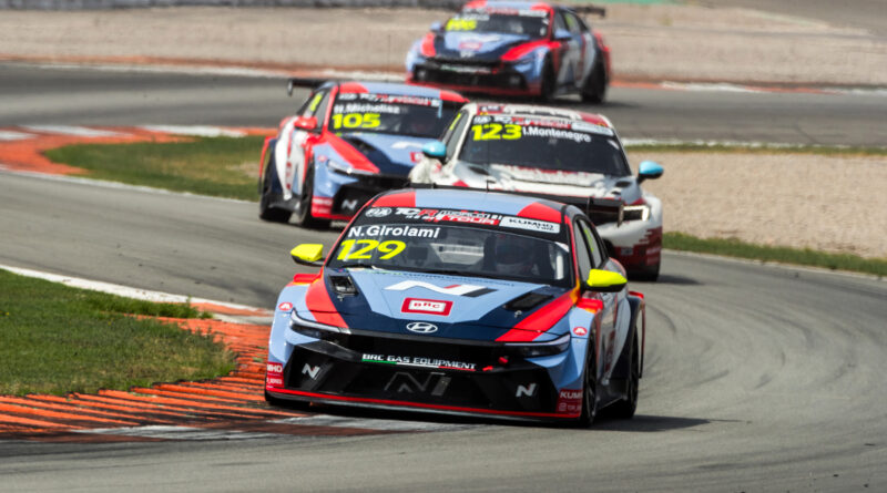 “엘란트라 N TCR 질주”… 현대차, TCR 월드투어 2R 스페인전 우승