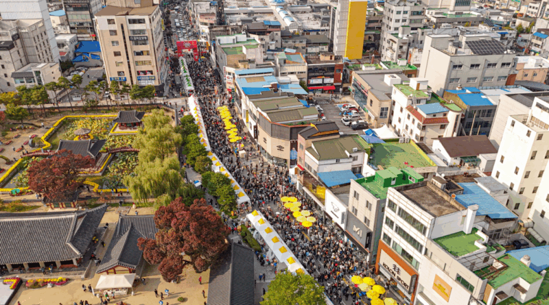 만두 향기로 물든 원주 구도심, ‘2025 원주만두축제’ 41만 명 몰리며 대성황