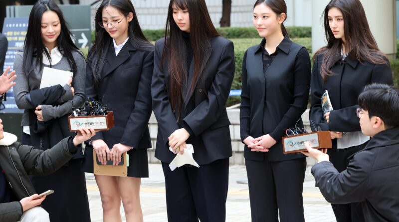 “확연히 갈린 복귀 방식”… 뉴진스 전원 복귀에 극명한 온도차 보이는 어도어와 여론