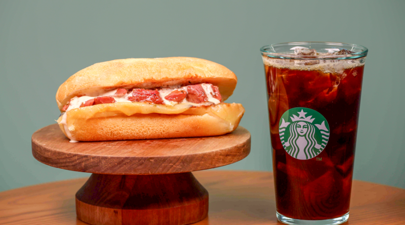“출시 첫날 완판”… 스타벅스, 유용욱 협업 바베큐 샌드위치 인기 폭발
