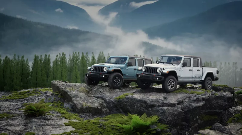 “강렬한 블루 포인트”… 지프, 랭글러·글래디에이터 록슬라이드 패키지 공개