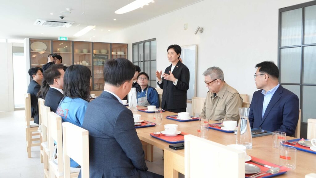 ▲우정욱 셰프, 화동 2571과 손잡고 춘천에 7% 기부 ⓒ춘천시