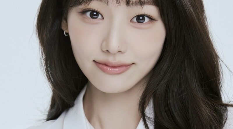 ▲강미나, 새 프로필서 뽐낸 팔색조 매력 ⓒ스토리제이컴퍼니