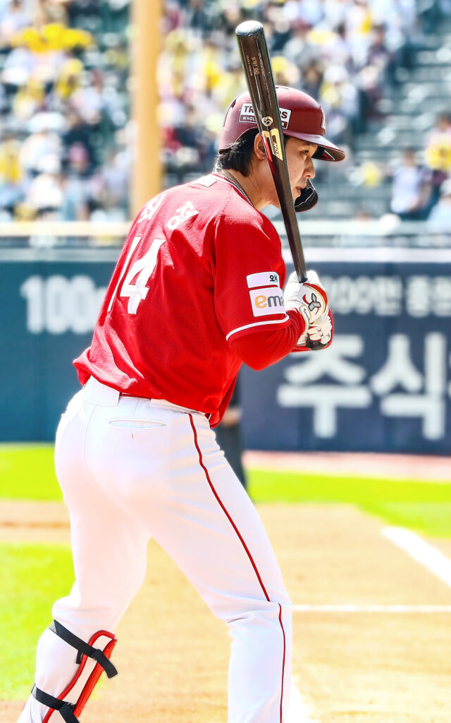 'KBO 최초' SSG 최정, 21시즌 연속 두 자릿수 홈런 대기록 쐈다 ⒸSSG 랜더스