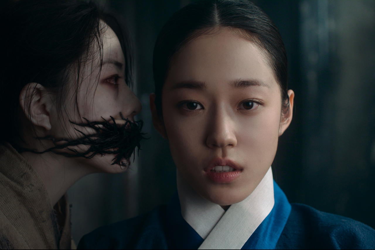 넷플릭스 '동궁', 궁궐 덮친 연못 귀신의 저주 Ⓒ넷플릭스